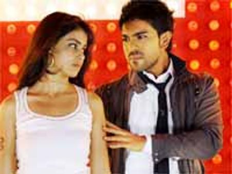 రామ్ చరణ్ కి అవమానము జరిగిందని ఫ్యాన్స్ గగ్గోలు...