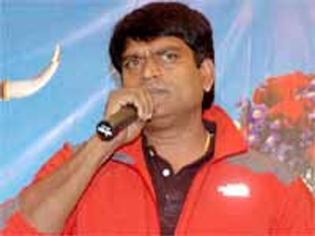 అందుకే 'మనసారా' చిత్రాన్ని మీడియాను దూరం పెట్టాం