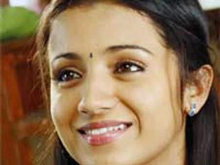 త్రిష ఆ స్టార్ హీరో దృష్టిలో పడటం ఆశామాషి కాదు...!