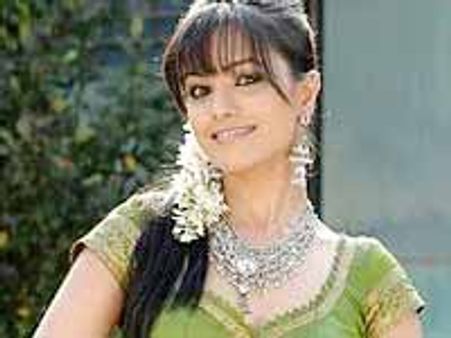 ఇప్పటికీ నాగార్జునకి టచ్ లో ఉంది కాబట్టే ఆమెకి...