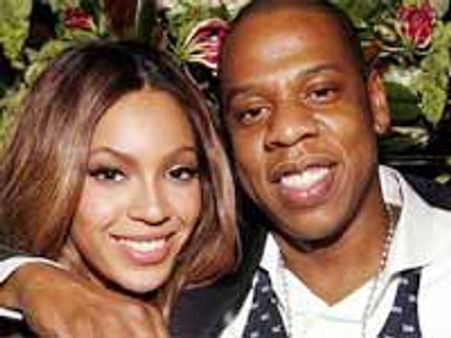 భార్యకు క్రిస్టమస్ సర్ ప్రైజ్ క్రింద 350,000 డాలర్ల క్రిస్టమస్ గిప్ట్స్..