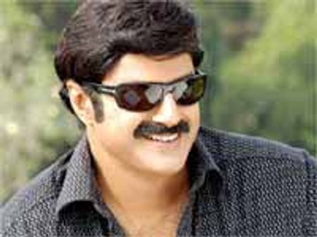 మోహన్ బాబు ఇంటికి అతిథిదిగా వెళ్లిన బాలయ్య...