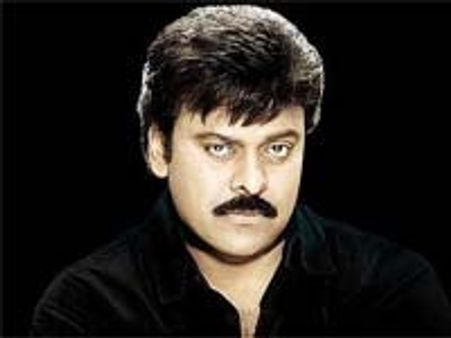 చిరు 150వ చిత్రాన్ని డైలమాలో పెడుతున్నాడా...?