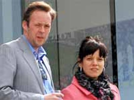 బీచ్ లోఅలా చెప్పేసరికే ఆప్రపోజల్ కి ఒప్పేసుకున్నాంటున్న పాప్ సింగర్