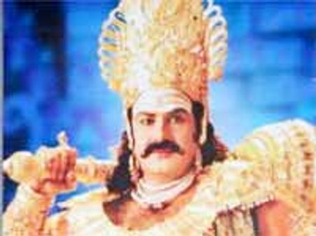 అభిమానులు ముందే పండగ చేసుకొంటున్నారు: బాలకృష్ణ