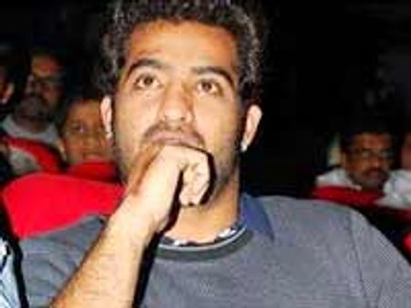 ‘శక్తి’తో తన స్టార్ డమ్ చాటి చెప్పుకోవాలని తహతహలాడుతున్న జూ ఎన్టీఆర్