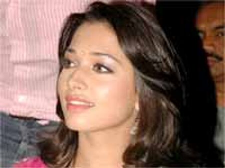 ఆ దర్శకుడితో చేయాలని కోరిక ఉంది...తమన్నా