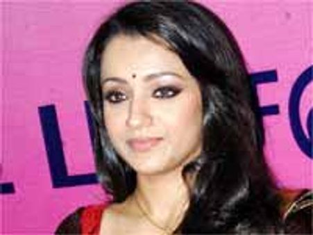 మూడు రోజులు కుక్కని ప్రక్కలో పడుకోపెట్టుకున్నా...త్రిష