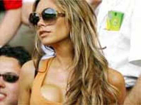 బ్రెస్ట్ ఇంప్లాంట్స్ ఎందుకు తీసివేయాల్సి వచ్చిందో దానికి కారణం అదే