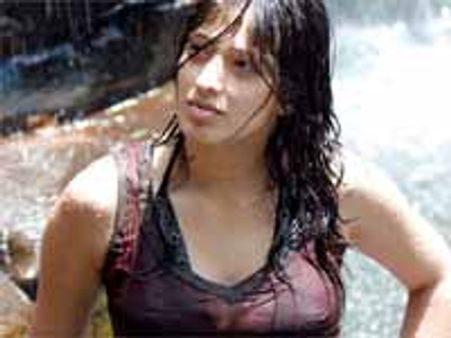 లక్ష్మీరాయ్ తో బాలకృష్ణ హాట్ రొమాన్స్..?