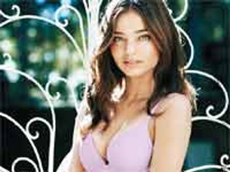 సూపర్ మోడల్ తన మొదటి బేబికి జన్మనివ్వడానికి సిద్దంగా ఉన్నారా..