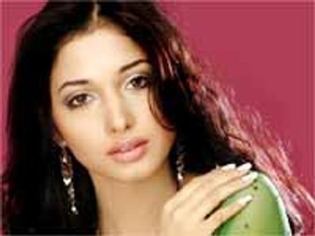 ఒంటరితనం భరించలేకే అలా చేస్తున్నా...తమన్నా