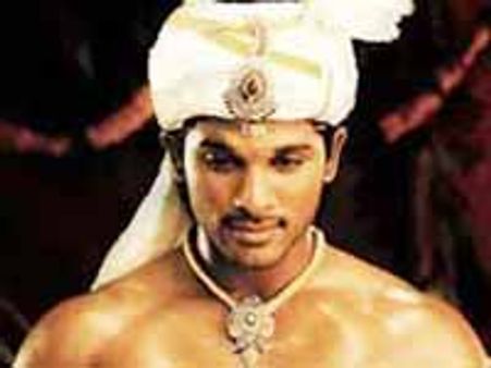 మరోకరితో తిరుగుతున్న అల్లు అర్జున్ వధువు..