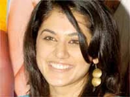 పూరీ జగన్నాధ్ క్యాంప్ లో హాట్ గర్ల్ తాప్సీ