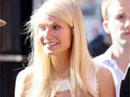 సెక్స్ ఎడ్యుకేషన్ టీచర్ గా నటించడానికి సిద్దం అంటున్న మెరుపు తీగ