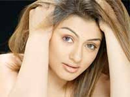 ఆ హీరోయిన్ ని చూసి వణికిపోతున్న హన్సిక