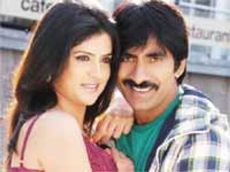 హాట్ సీన్స్ కి సెన్సార్ కట్స్ అంటూ పబ్లిసిటీ బాగానే ఇచ్చుకొంటున్నాడు....