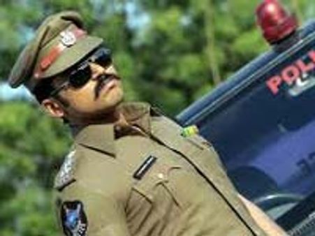 రవితేజని ఇమిటేట్ చేయగలిగాడు కానీ రాజమౌళి టెక్నిక్స్ కి బోర్లాపడ్డాడు