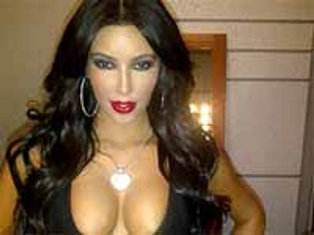 బికిని ధరించిన ఫోటోలను ట్విట్టర్ లో పోస్ట్ చేసిన రియాలిటీ టివి స్టార్