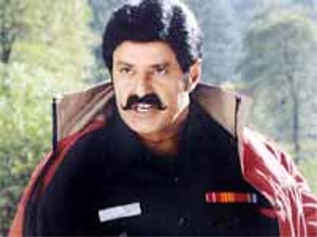 'పరమవీర చక్ర' సినిమాలో హైలైట్స్ ఏమిటి?