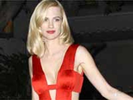 రెడ్ గౌనులో అందాలు పిచ్చెక్కించే విధంగా ఉన్నాయంటున్న అభిమానులు