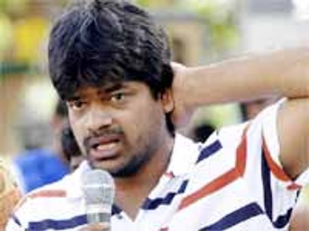 హీరో కత్తిపట్టి వందమందిని నరికే సినిమాలే తీస్తా