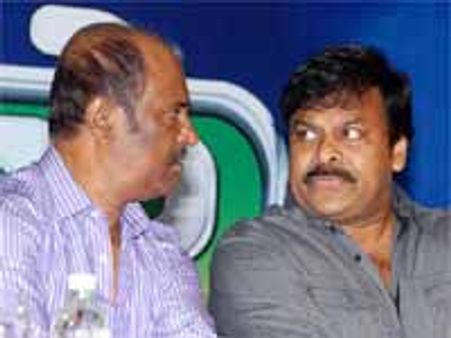 సూపర్ స్టార్ తో మెగాస్టార్ రాయబారాలు..చరణ్ కోసమే..!?