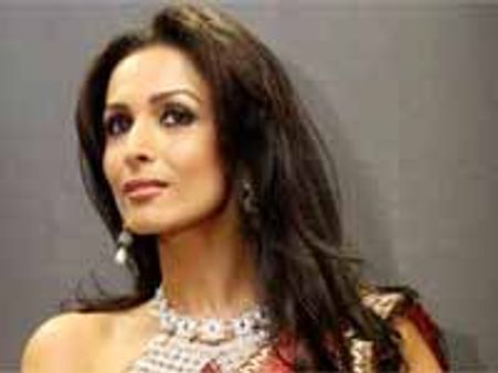 'మున్నీ బదనామ్..’సాంగ్ రక్తి కట్టించిన సెక్సీ తార పవన్ కళ్యాణ్ సినిమాలో..!?