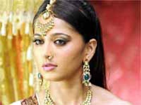 పవన్ కళ్యాణ్ ‘గబ్బర్ సింగ్’కి సరైన జోడి అనుష్క...!?