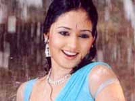 జెడి చక్రవర్తి దర్శకత్వంలో రీ ఎంట్రీ ఇస్తోన్న గజాల