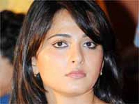 హాట్ హీరోయిన్ అనుష్క ప్లాటులో రైడింగ్ !?