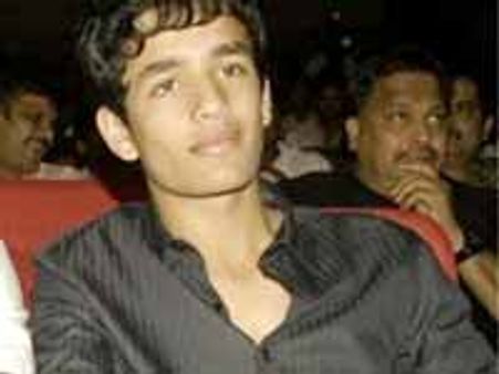 అక్కినేని అఖిల్ లాంచింగ్ చిత్రం కి ఆ స్టార్ డైరక్టర్ దర్శకత్వం