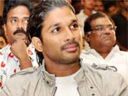 హనీమూన్ కి ఫామ్ హౌస్ కావాలంటూ మోరాయిస్తున్న బన్నీ..