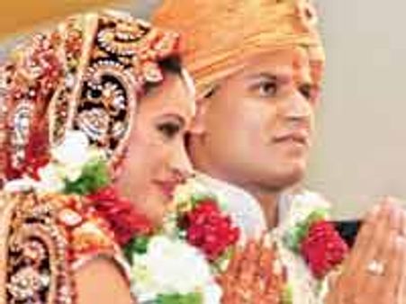 గిన్నీస్ బుక్ లోకి సైతం నవనీత్ కౌర్ వివాహం