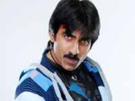 మాస్ హీరోగానే కాదు గ్రేట్ డిస్ట్రిబ్యూటర్ గా సక్సెస్ అయిన రవితేజ..