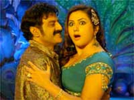 బాలకృష్ణ భారీ నుండి మిస్ అయినందుకు చాలా హ్యాపీ..