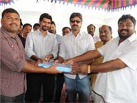 జగపతిబాబు కొత్త చిత్రంలో మీడియా వారే ప్రధానం