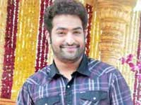 ఆర్య, ఆర్య2 చిత్రాల దర్శకుడితో జూ ఎన్టీఆర్ భారీ చిత్రం...!?