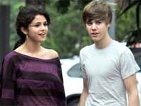 మాది కేవలం స్నేహం మాత్రమే, ఆ సంబంధం కాదంటున్న పాప్ సింగర్