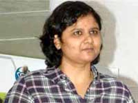 'అలా మొదలైంది' నందినీ రెడ్డికి బెల్లంకొండ భారీ ఆఫర్