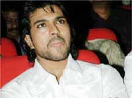 ఆరంజ్ సినిమా డిజాస్టర్ అవ్వడంతో రామ్ చరణ్ లో నిరుత్సాహాం పెరిగిందా..