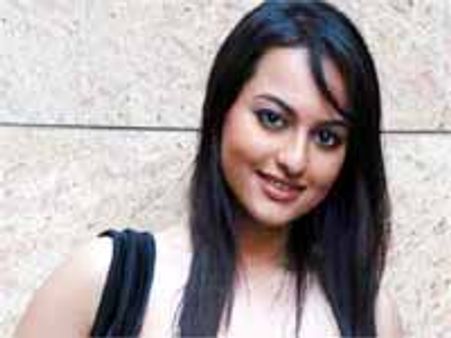 ఆ స్టార్ హీరోయిన్ బలహీనతకు హీరోలు బలి