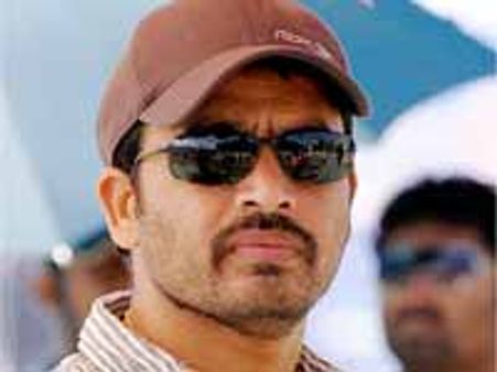 రామ్ గోపాల్ వర్మని దిల్ రాజు రిక్వెస్ట్ చేసిమరీ...