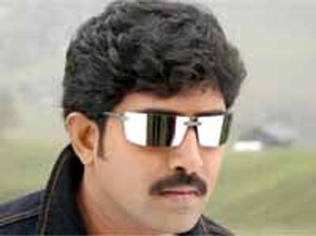 హీరో వేణు గూడఛారిగా చేస్తున్న చిత్రం వివరాలు...