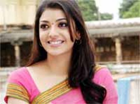 కాజల్ కమిటైన హిందీ చిత్రం పూర్తి వివరాలు