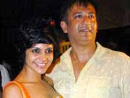 పదకోండు సంవత్సరాల తర్వాత యాంకర్ మందిరా బేడికి ప్రెగ్నెంటా?