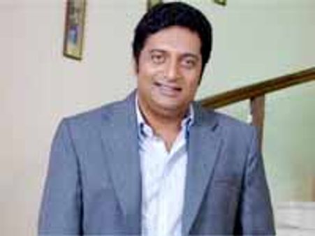 స్టార్ హీరోని కూడా పట్టించుకోవటం లేదు...ప్రకాష్ రాజ్ కామెంట్