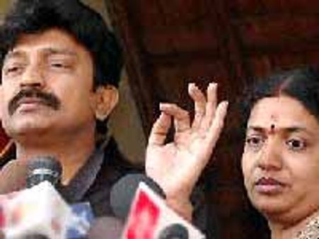 సోదరుడి డ్రగ్స్ కేసులో చిరుని లాగడానికి సిద్దమైన జీవితా రాజశేఖర్..?