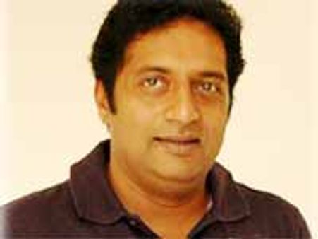 'గగనం' విషయంలో ప్రకాష్ రాజ్ కి మాజీ భార్యే సేవ్ చేసింది