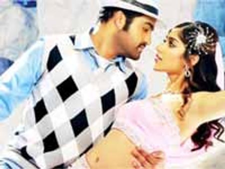 జూనియర్ ఎన్టీఆర్ సైలెంట్‌‌గా ఉండడానికి కారణం అదేనా..?